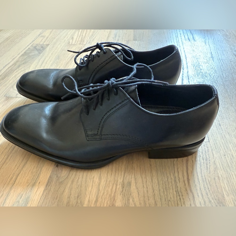 Johnston & Murphy Black Leather Oxfords